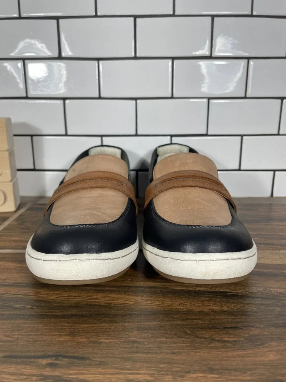 Taos Upward Shoes Womens Size 8 Black Tan Leather Slip On Comfort Loafers